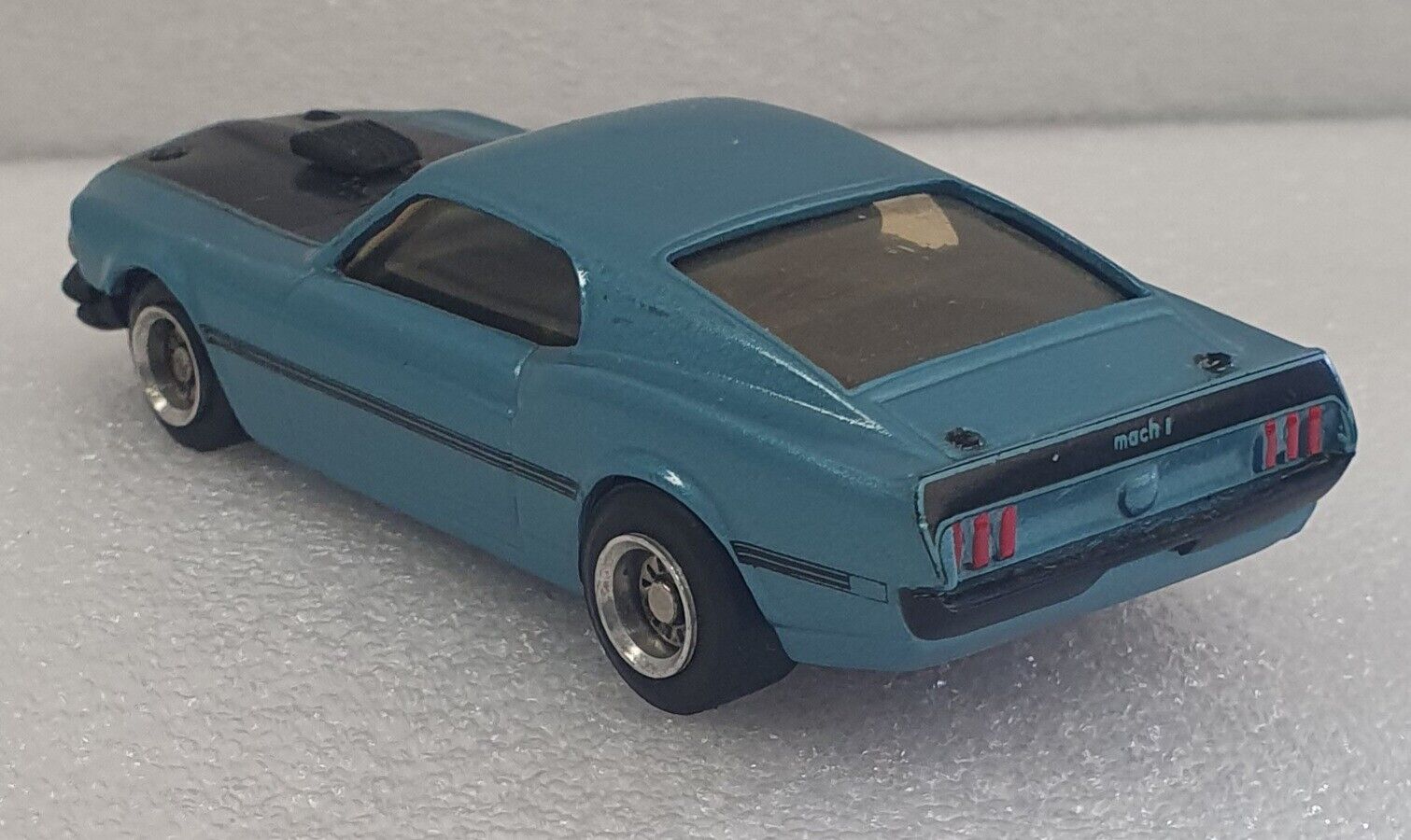 Dinkum Classics 1/43 1969 Mustang Blue