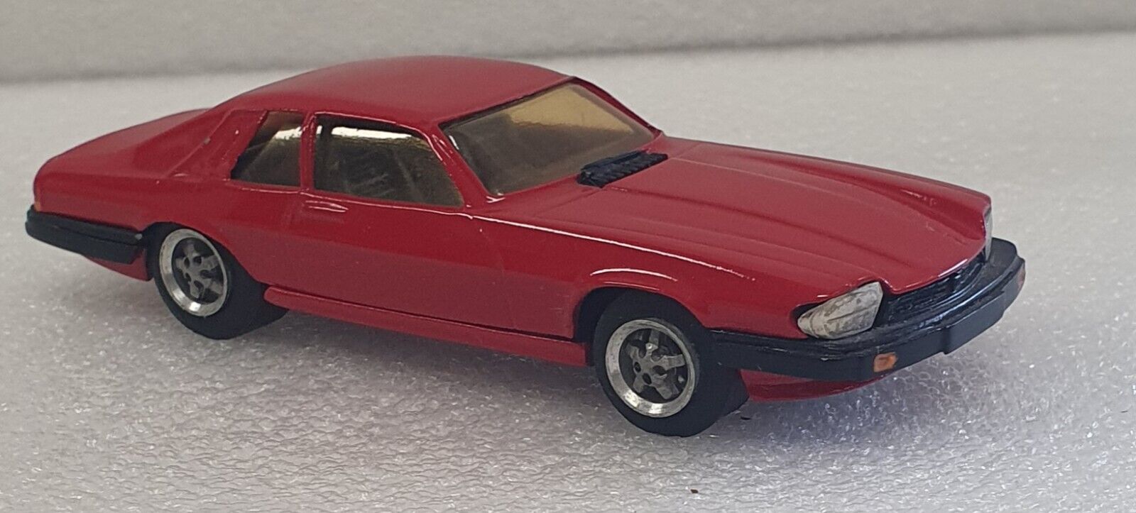 Dinkum Classics 1/43 Jaguar XJS in Red