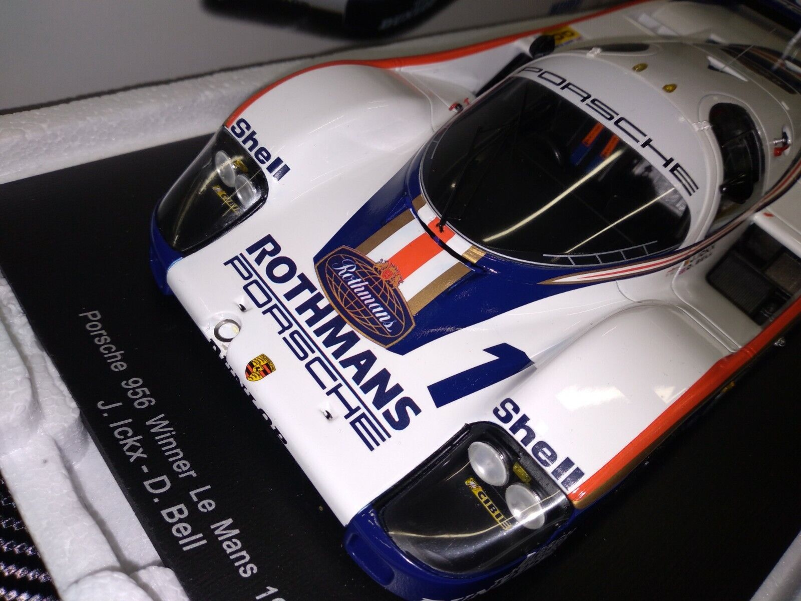 1/18 1982 Rothmans Porsche #1 24hr Le Mans Winner SPARK 18LM82