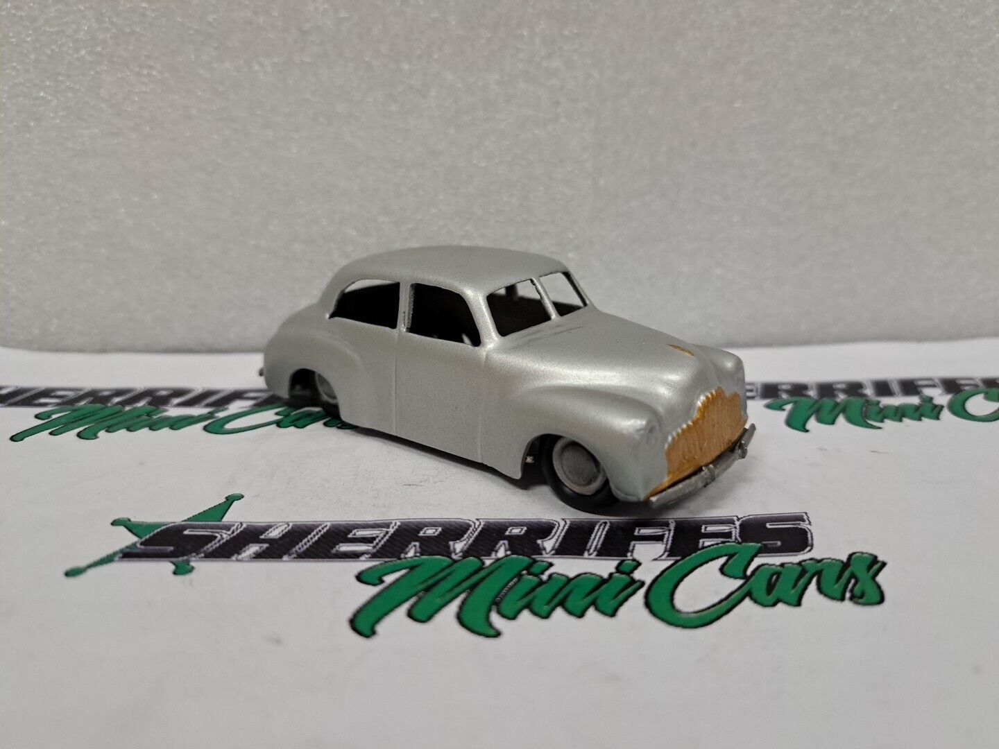 1/43 Dinkum Classics HOLDEN 48-215 Silver