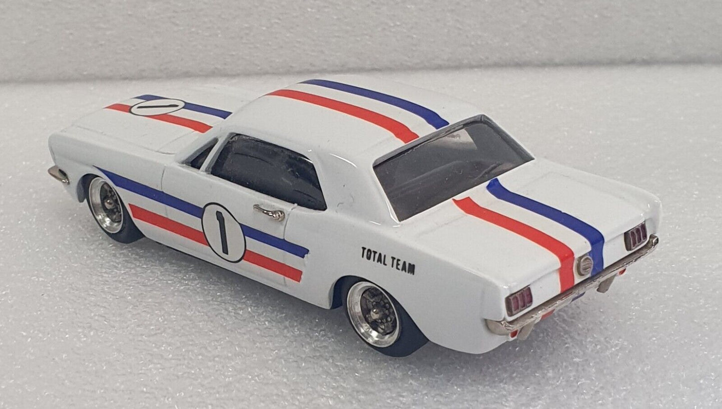 Dinkum Classics 1/43 1966 Mustang Geoghegan