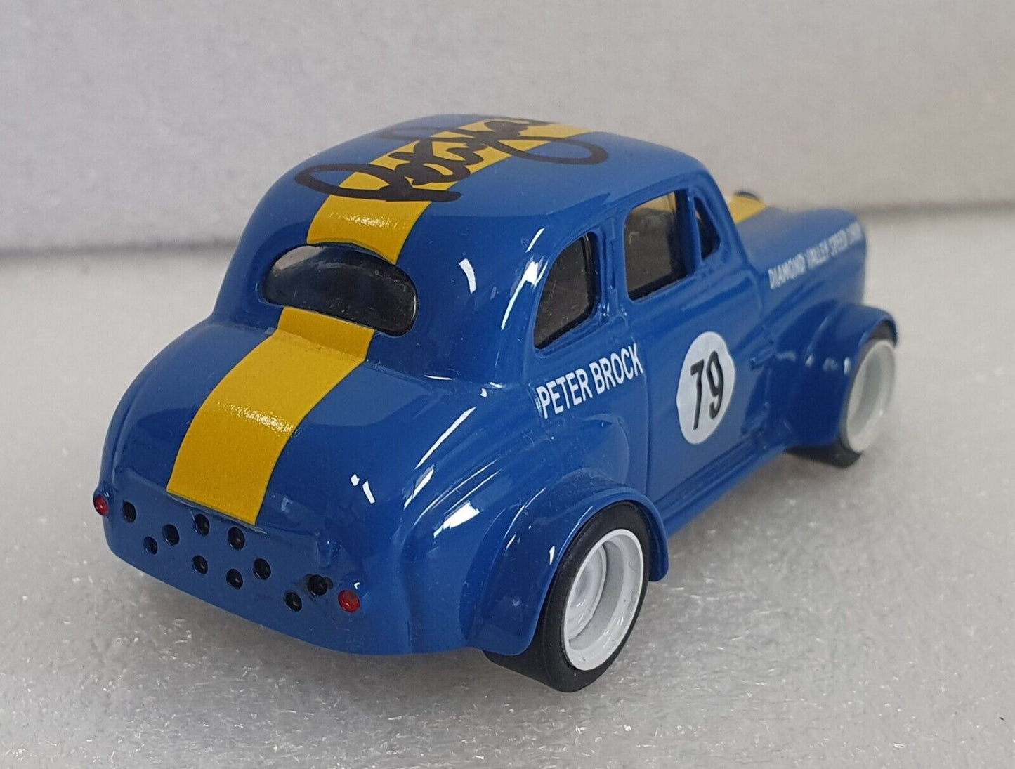 Dinkum Classics 1/43 Peter Brock Austin A30 (SIGNED)