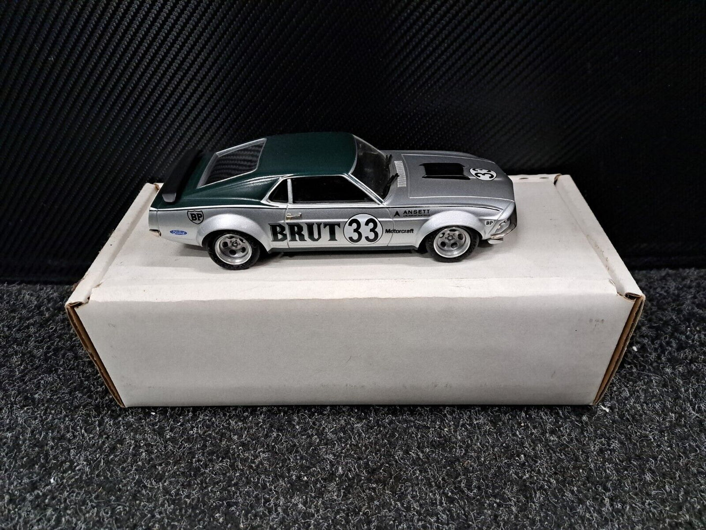 1/24 Dinkum Classics Moffat BRUT 33 MUSTANG 