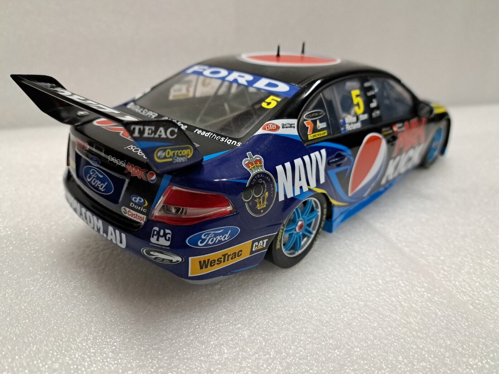 1/18 2013 Ford Pepsi Max Crew Falcon Sandown 500 Classic Carlectables