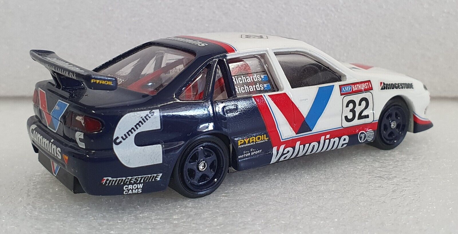 Dinkum Classics 1/43 Valvoline VR Bathurst 1996