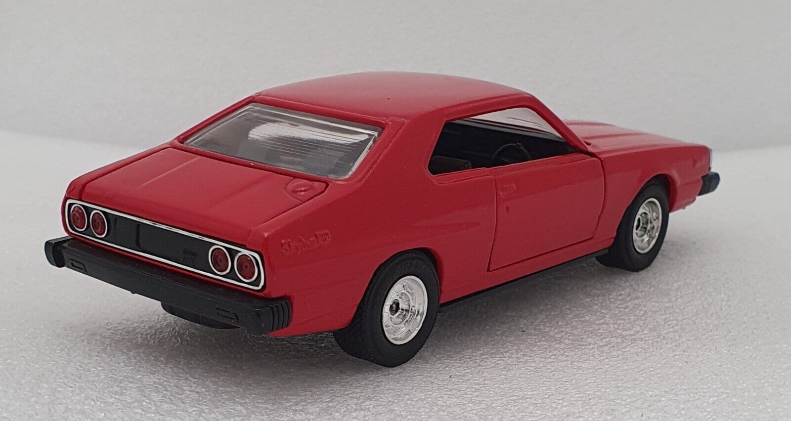 1/28 Eidai Grip Nissan Skyline 2000 GT-E-S