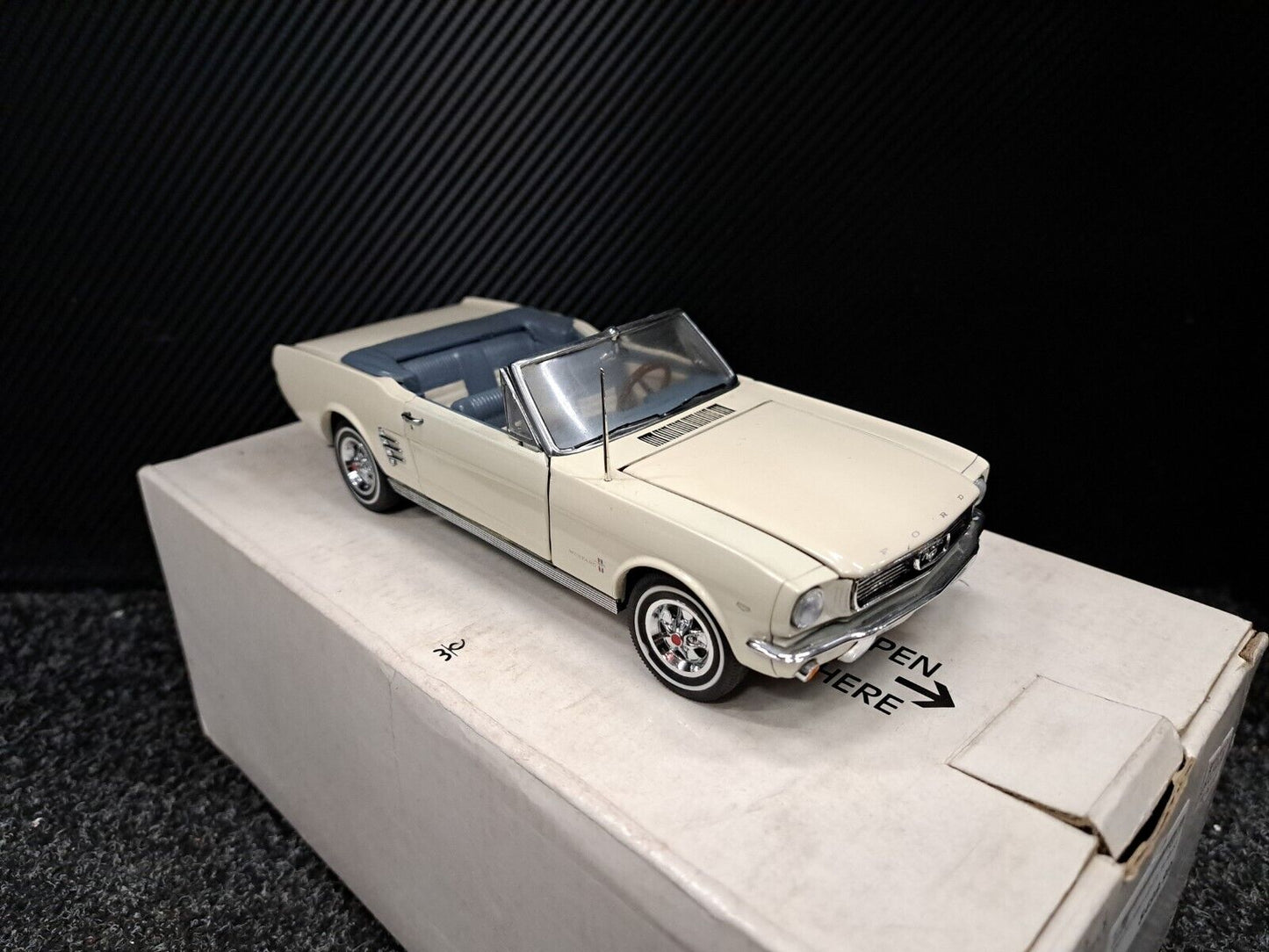 1/24 Danbury Mint 1966 MUSTANG Convertible White