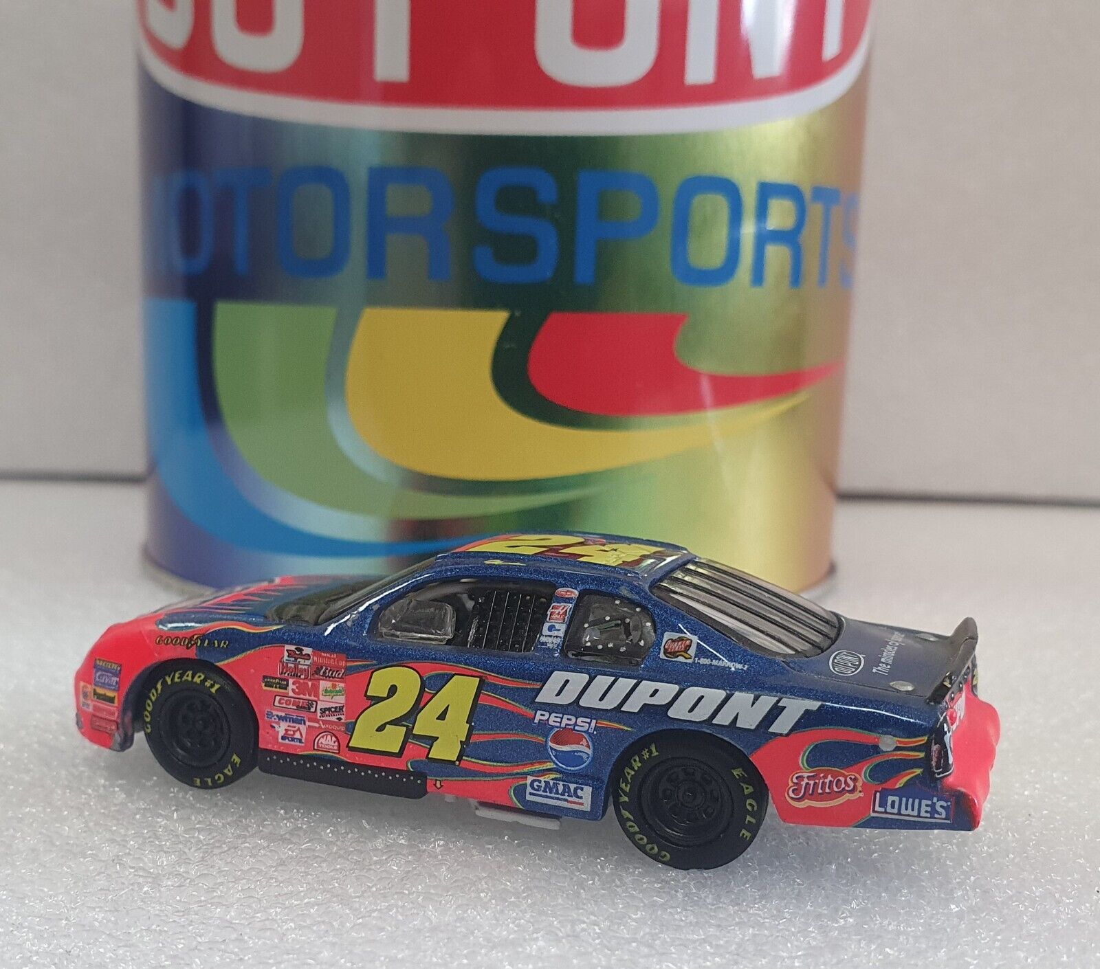 Action 1/64 Jeff Gordon DuPont NASCAR & paint can