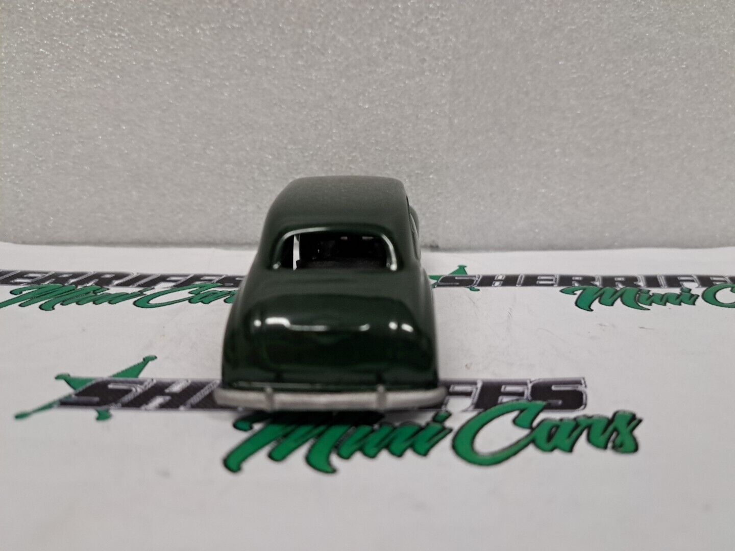 1/43 Dinkum Classics HOLDEN 48-215 Green