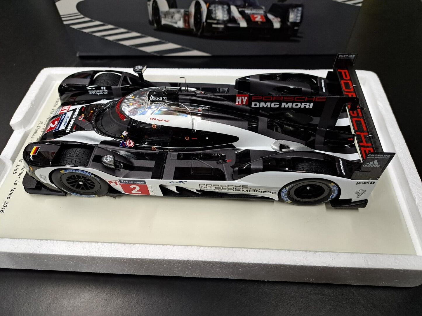 1/18 Porsche 919 Hybrid #2 Winner Le Mans 2016 Spark