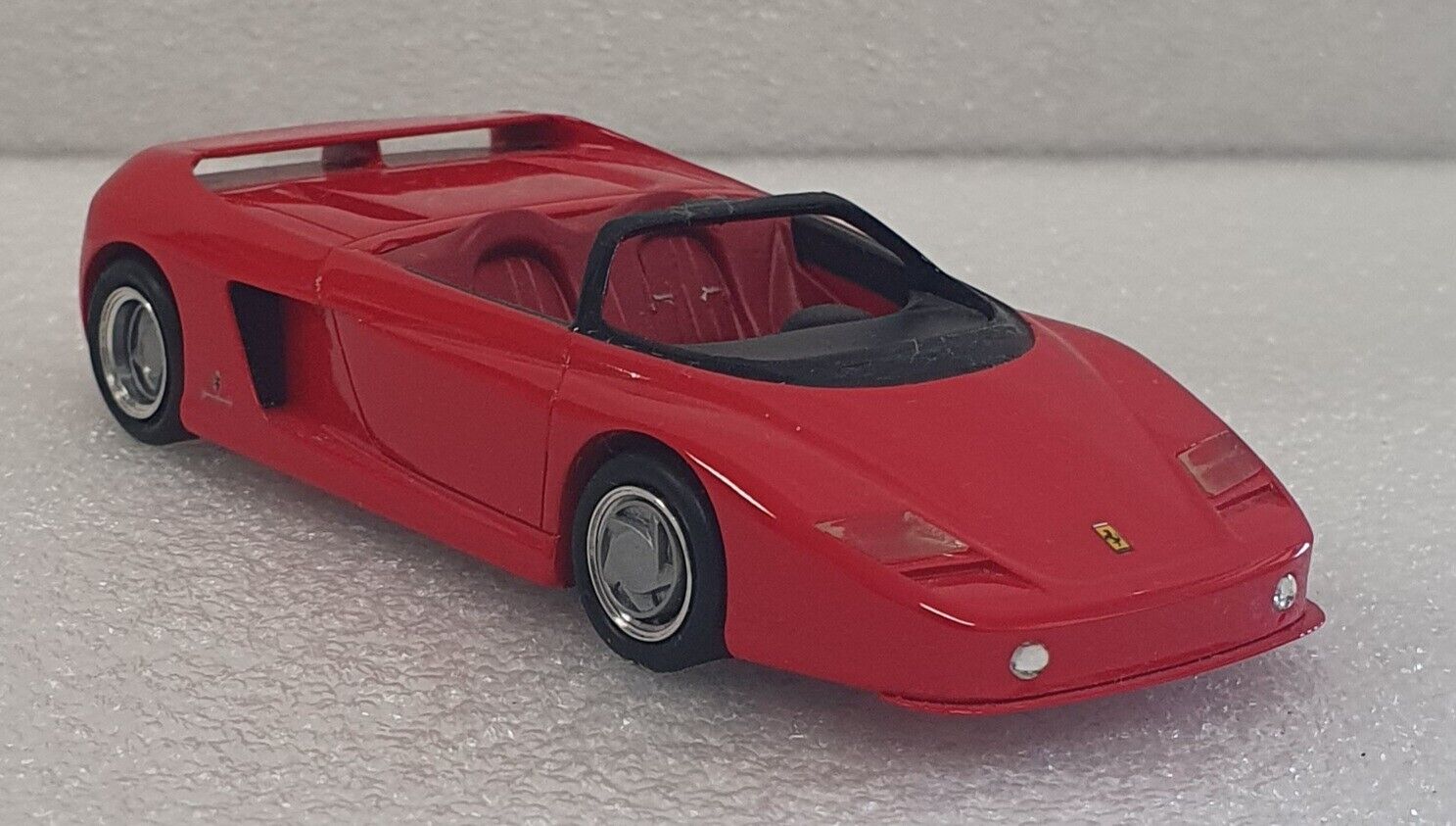 Dinkum Classics 1/43 Ferrari Mythos Red