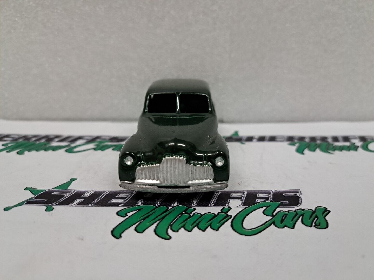 1/43 Dinkum Classics HOLDEN 48-215 Green