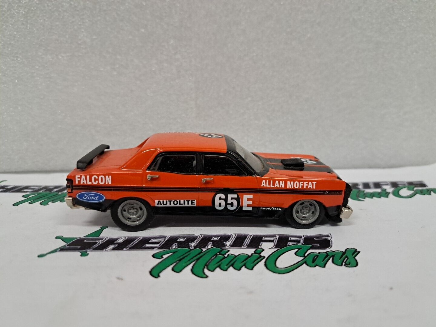 1/43 DINKUM CLASSICS  XY 65E Moffat Phillip Island