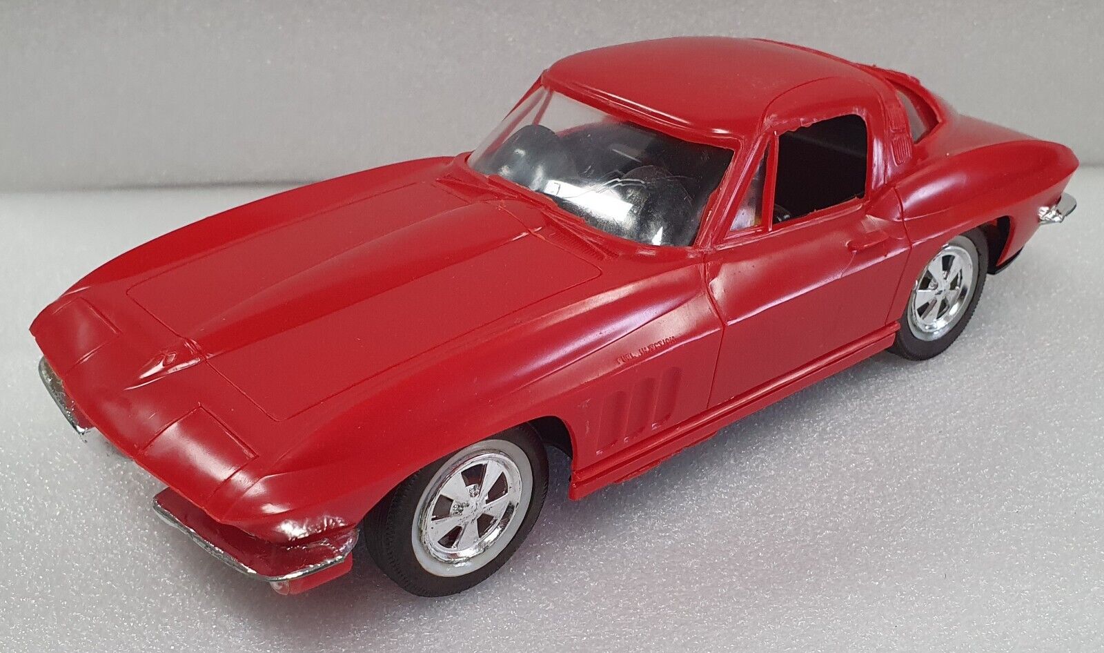 Marx 1/16 plastic body friction motor powered Corvette