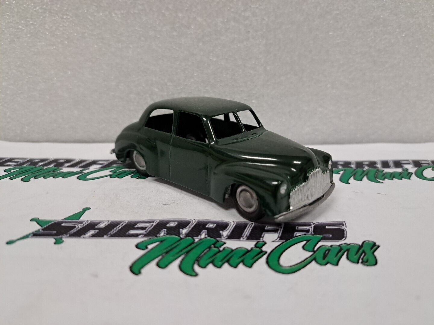 1/43 Dinkum Classics HOLDEN 48-215 Green