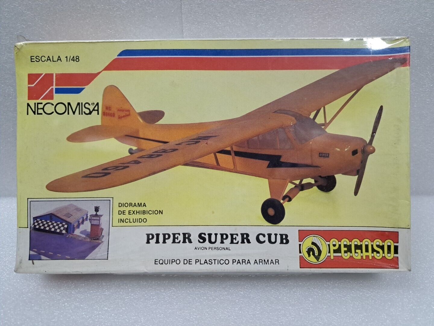 1/48 NECOMISA Piper Super Cub PEGASO W/ Exhibition Diorama Included 