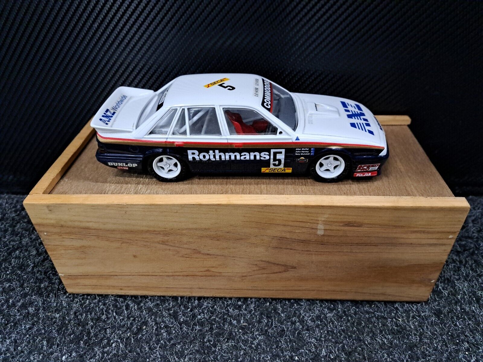 1/24 Dinkum Classics VL SPA 24 Hour Race 1987 Rothmans