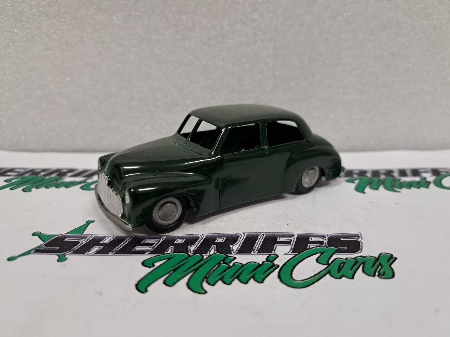 1/43 Dinkum Classics HOLDEN 48-215 Green