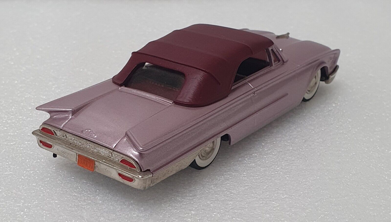 1/43 Brooklin 1960 Ford Sunliner Lavender