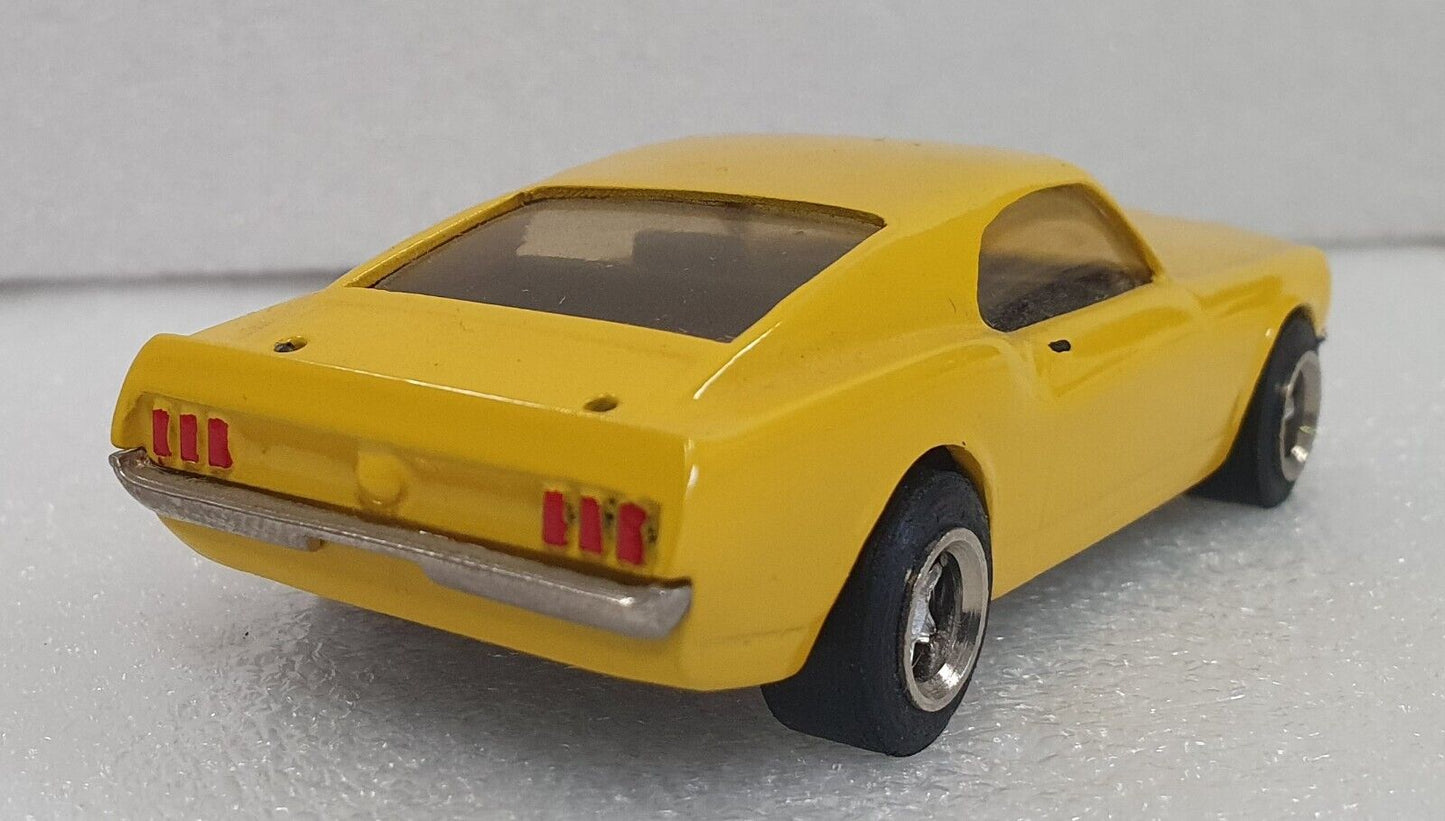 Dinkum Classics 1/43 1969 Boss Mustang Yellow