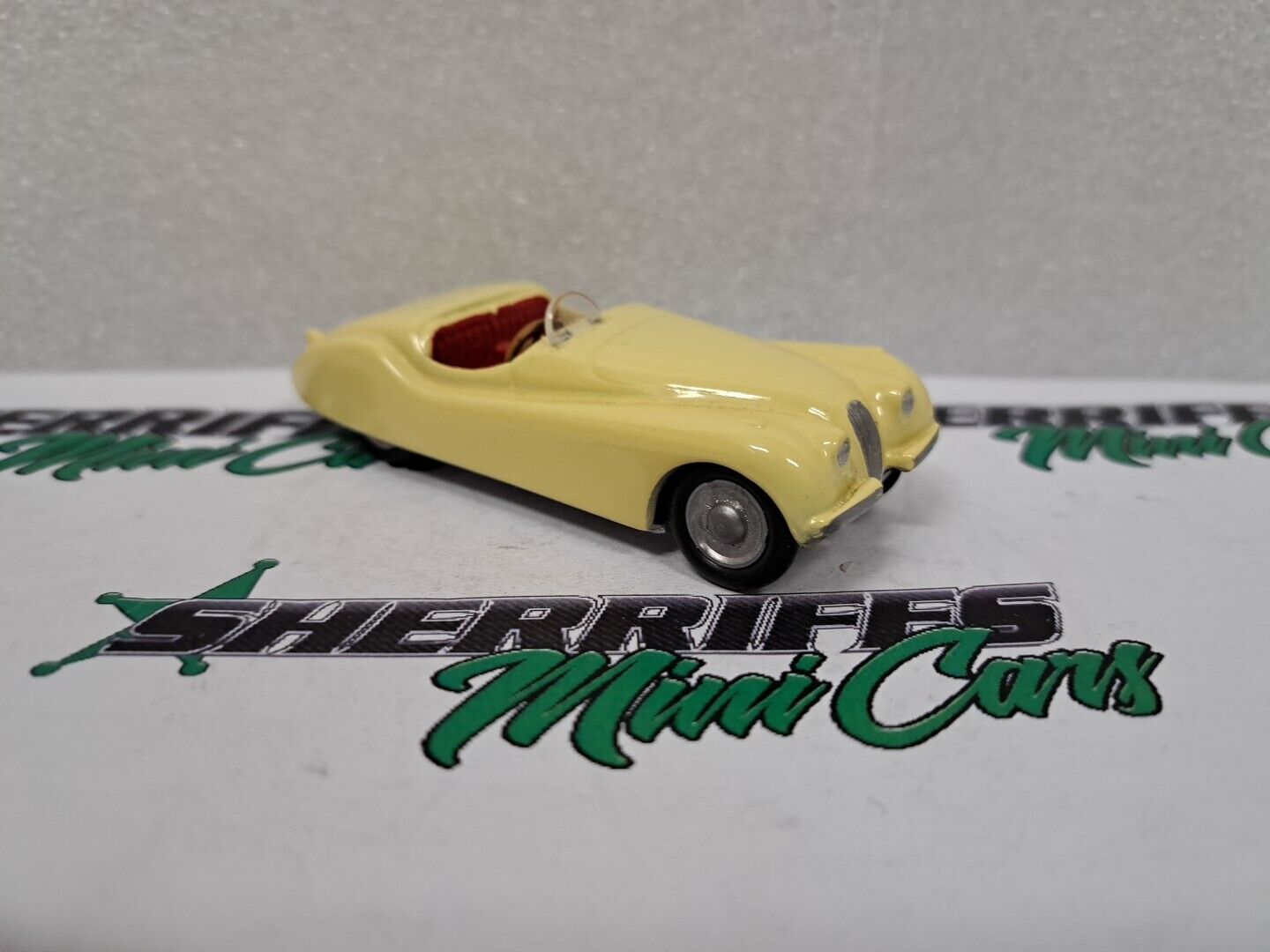 1/43 Dinkum Classics Jaguar XK120 Yellow