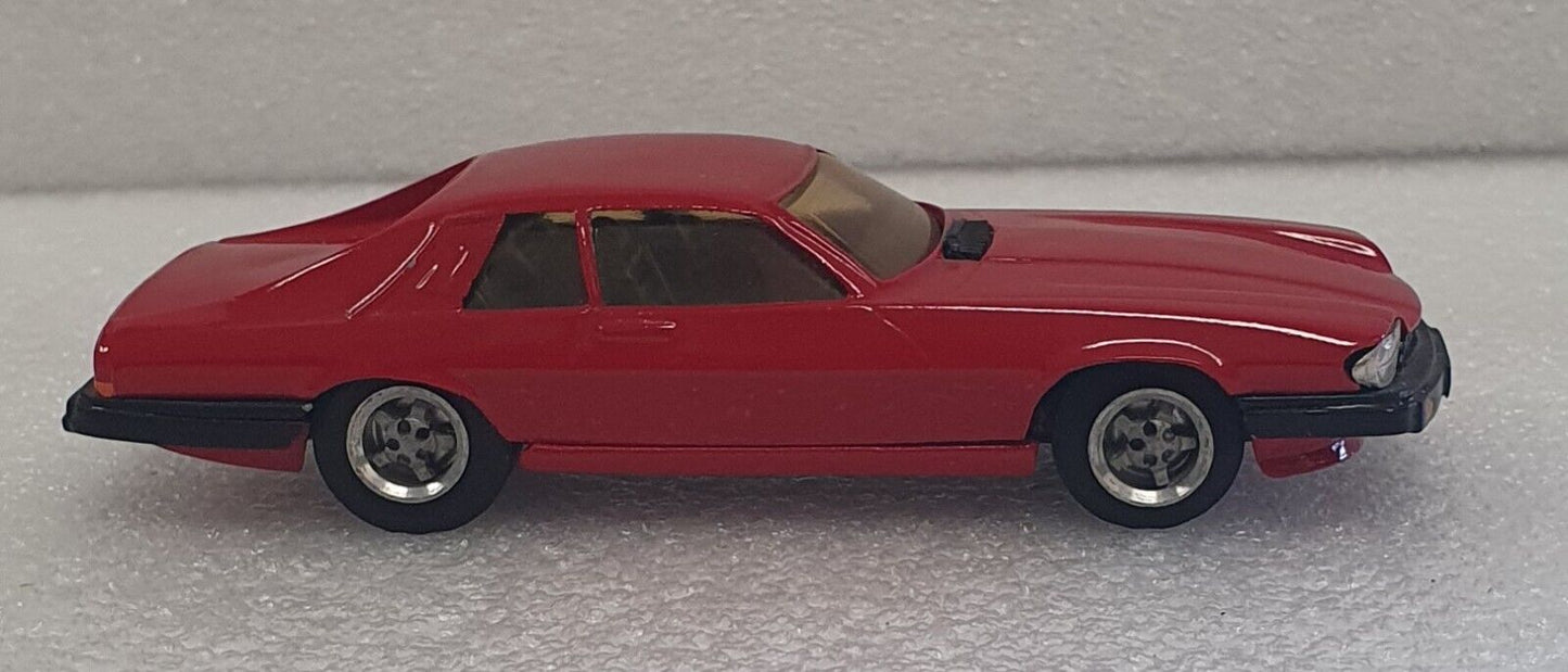 Dinkum Classics 1/43 Jaguar XJS in Red