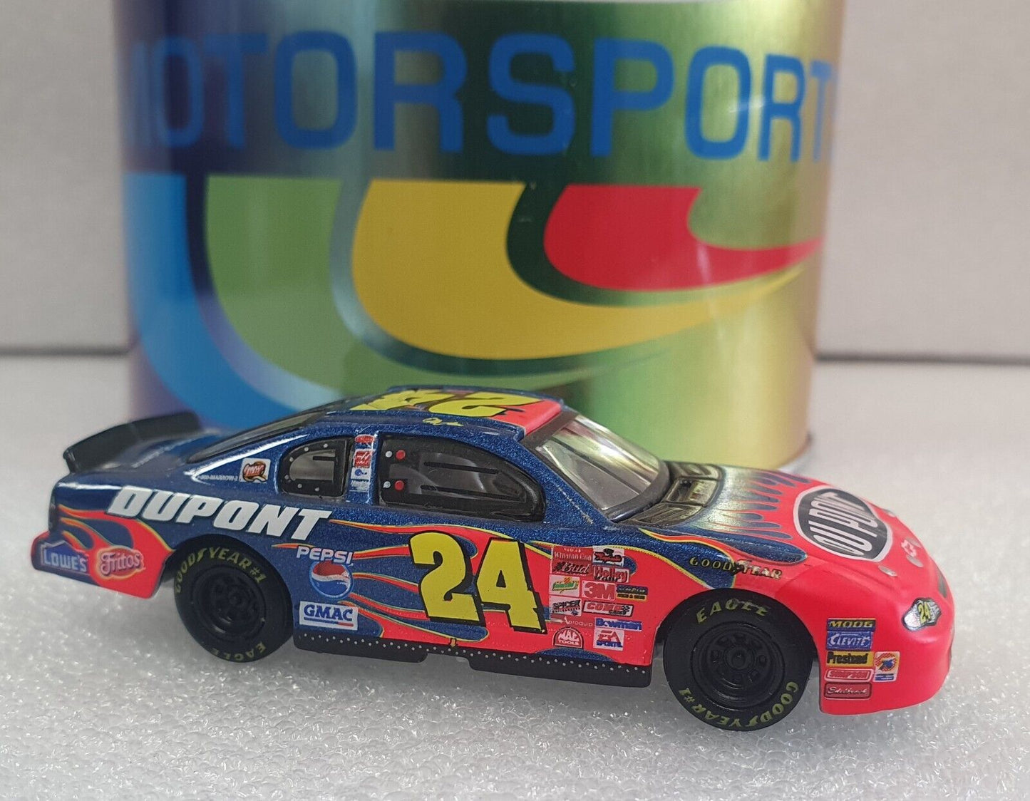 Action 1/64 Jeff Gordon DuPont NASCAR & paint can