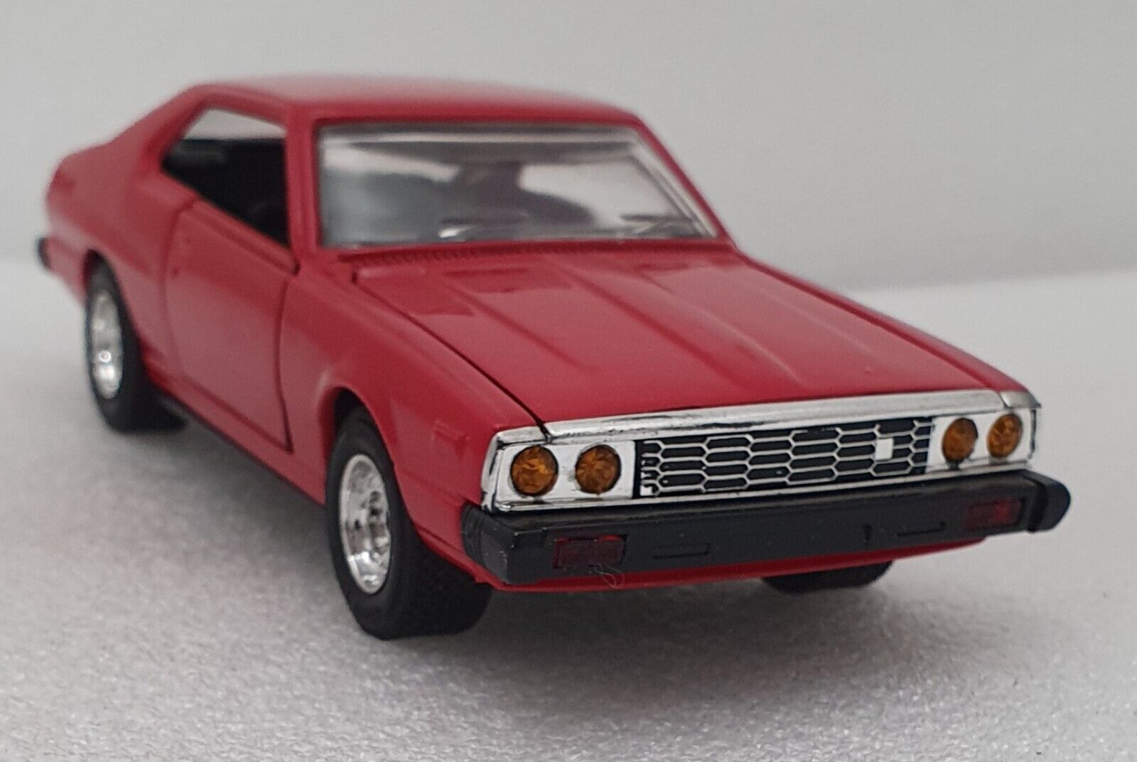 1/28 Eidai Grip Nissan Skyline 2000 GT-E-S