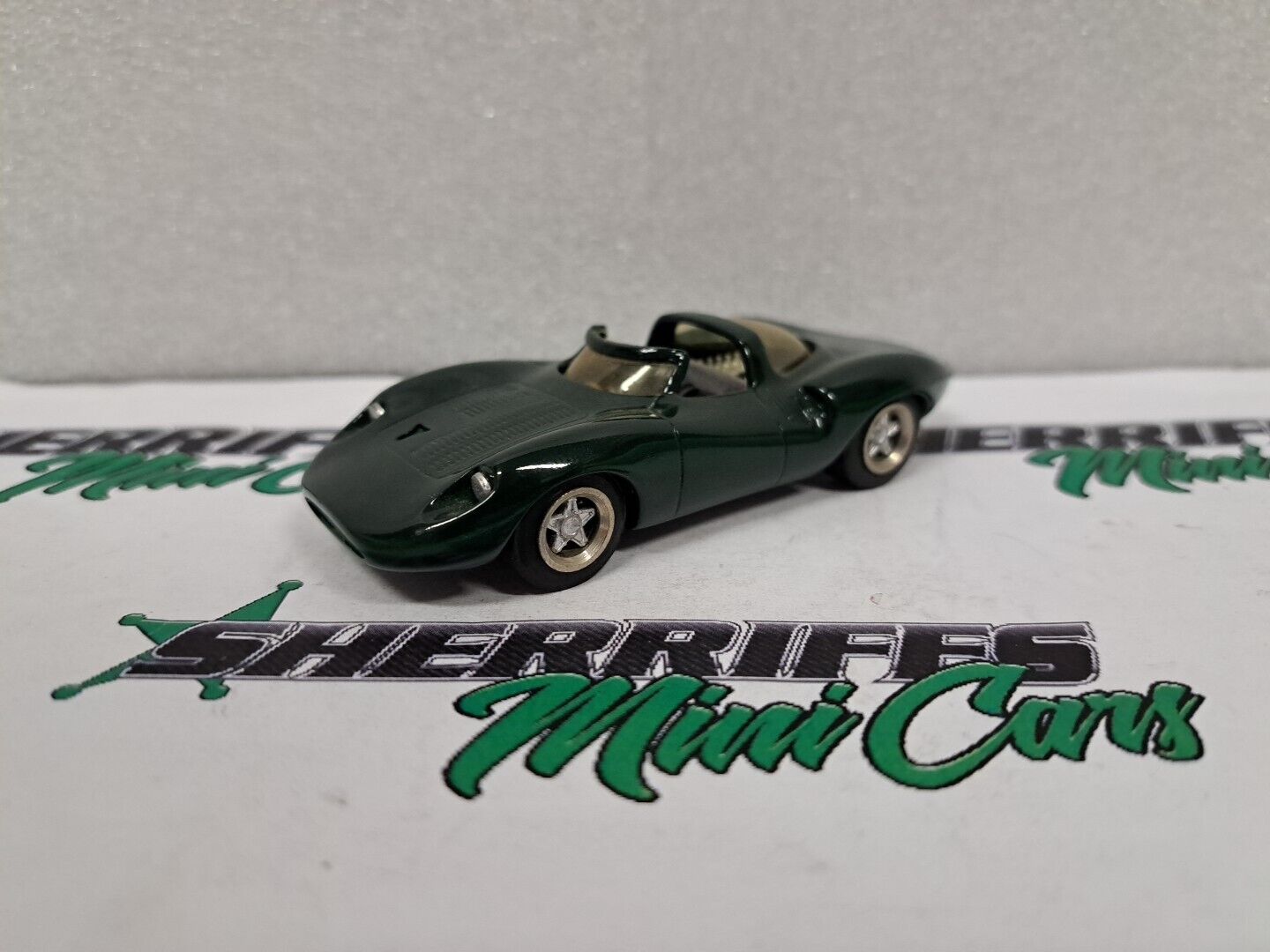 1/43 Dinkum Classics Jaguar XJ13