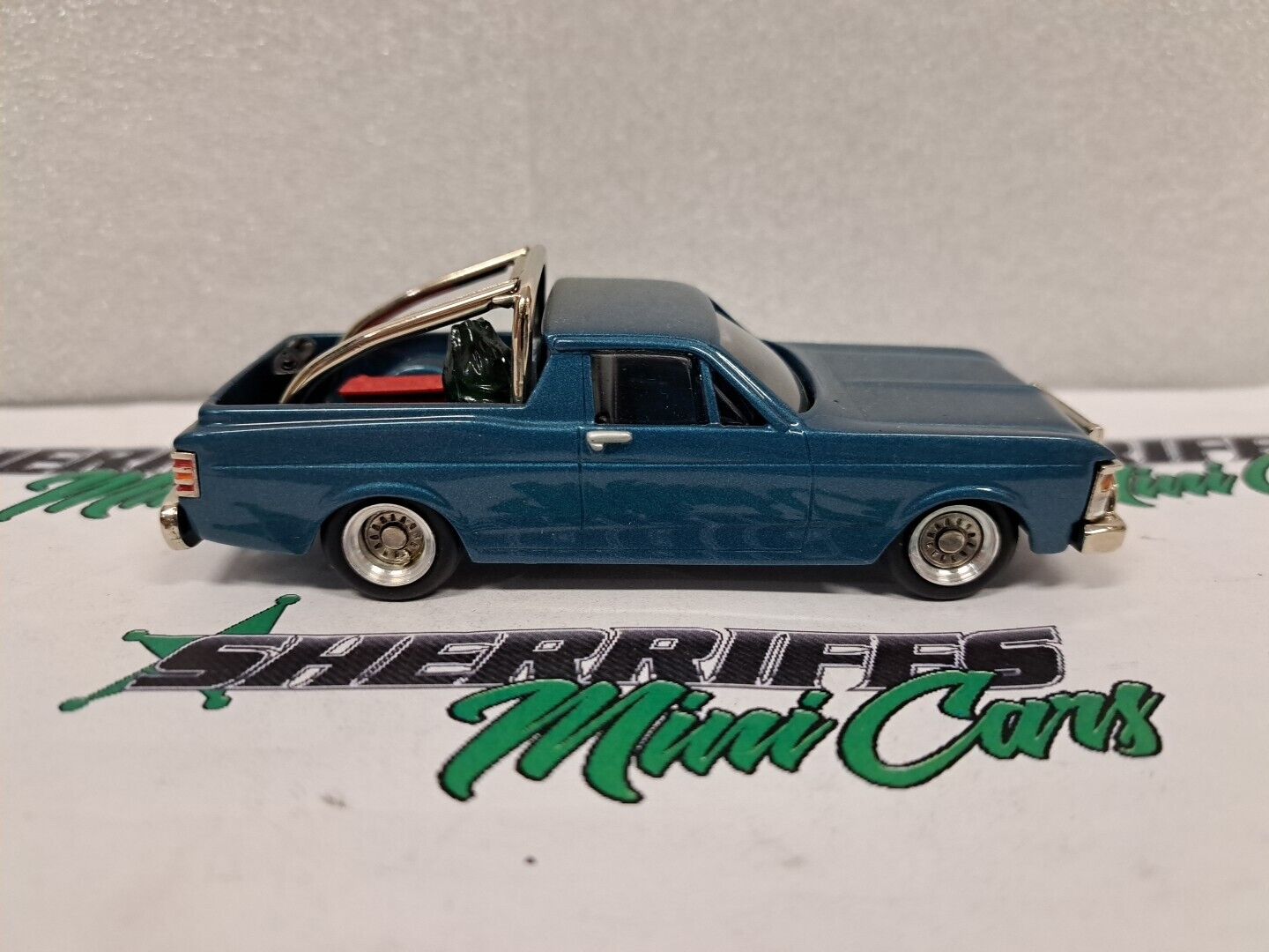 1/43 Dinkum Classics  Ford  Falcon XW BUSH UTE BLUE