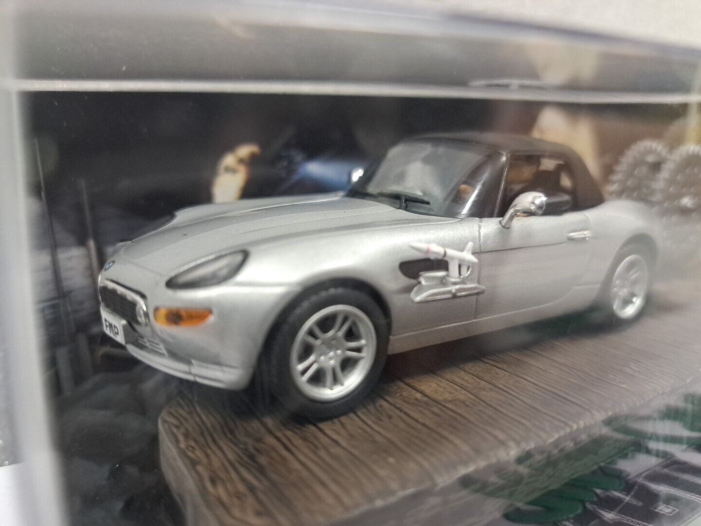 1/43 BMW Z8 - THE WORLD IS NOT ENOUGH