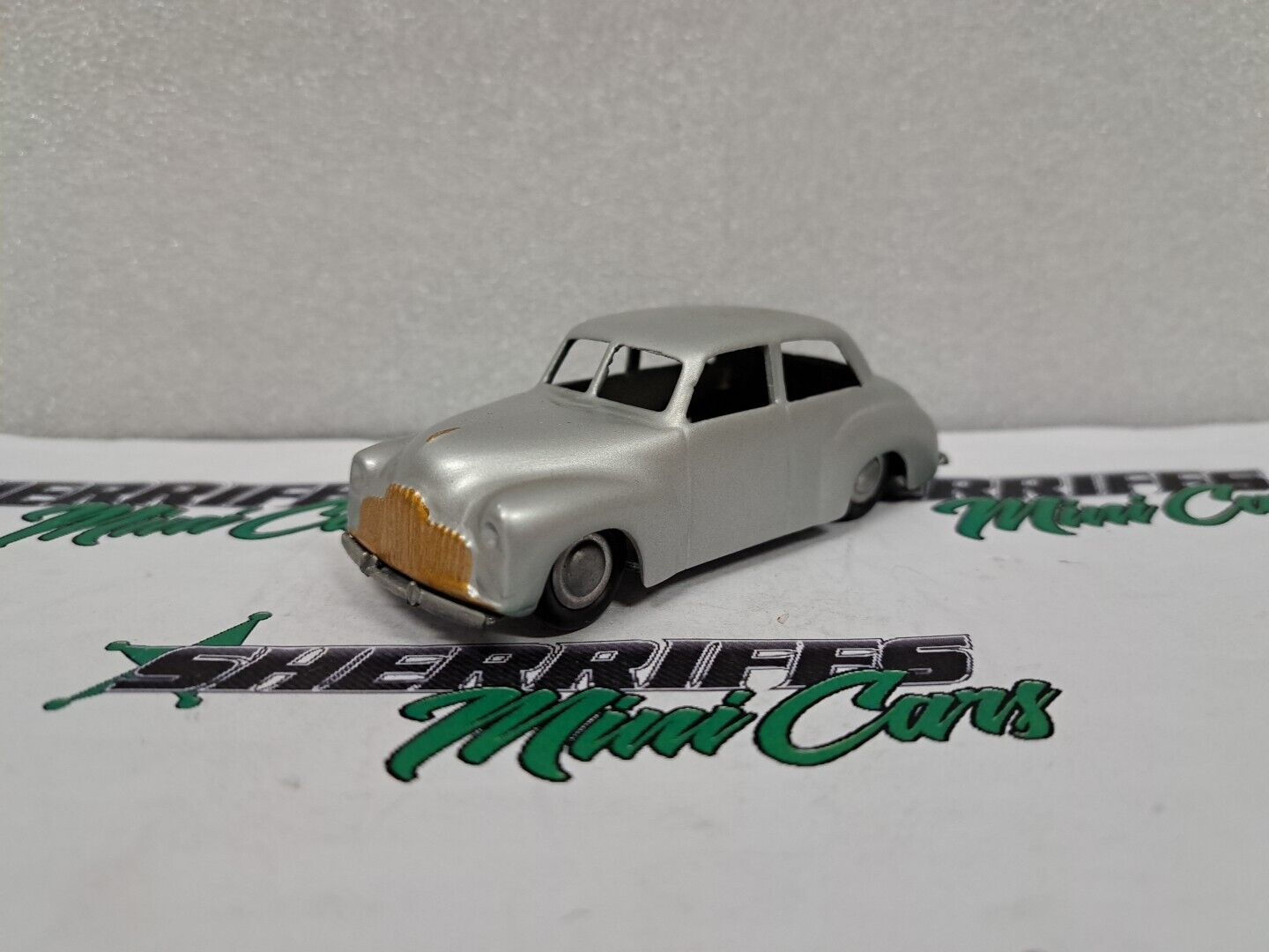 1/43 Dinkum Classics HOLDEN 48-215 Silver