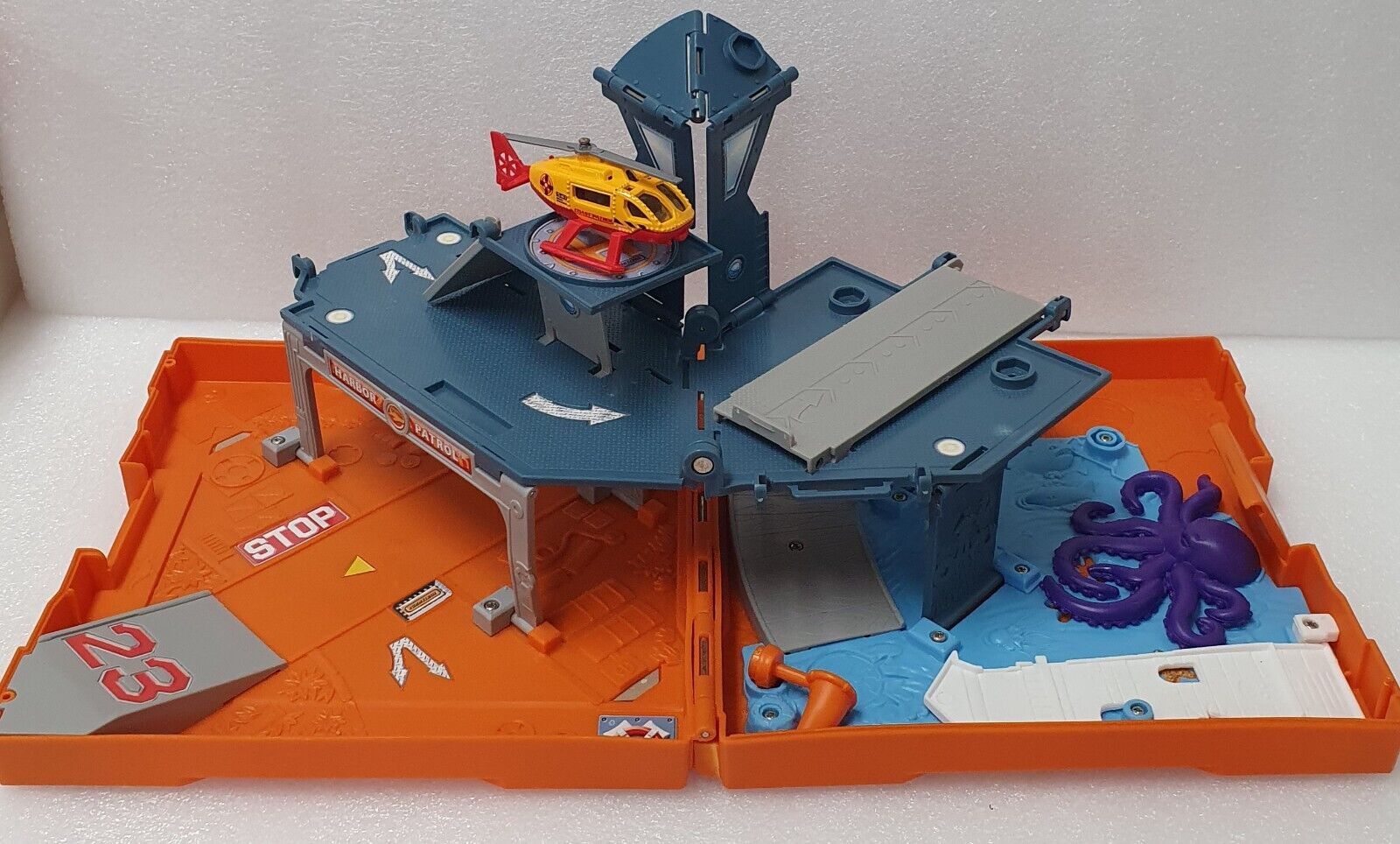 Matchbox helicopter play set