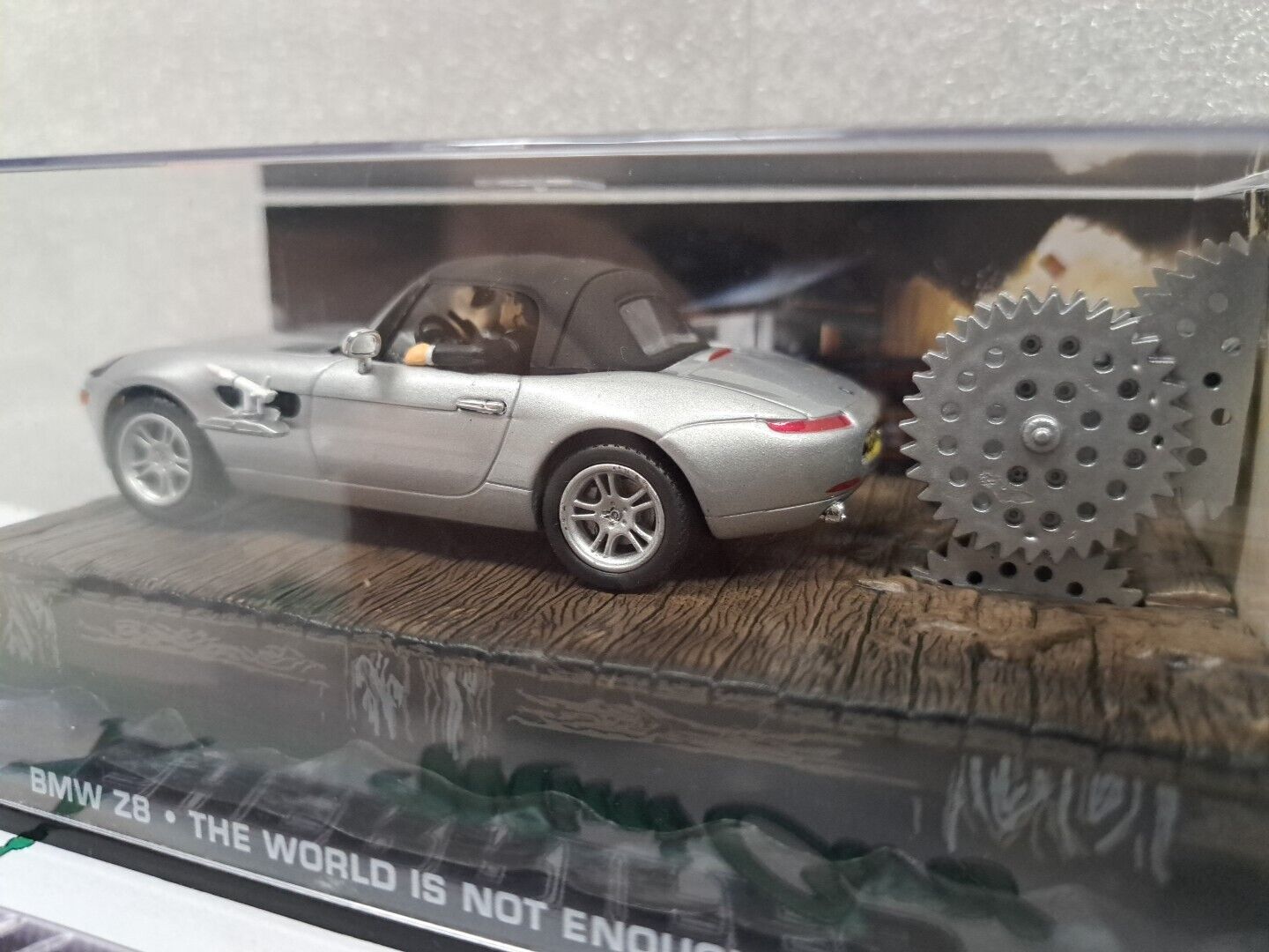 1/43 BMW Z8 - THE WORLD IS NOT ENOUGH