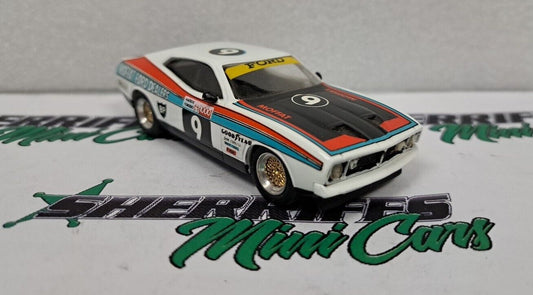 1/43 Dinkum MOFFAT FORD DEALERS XB #9