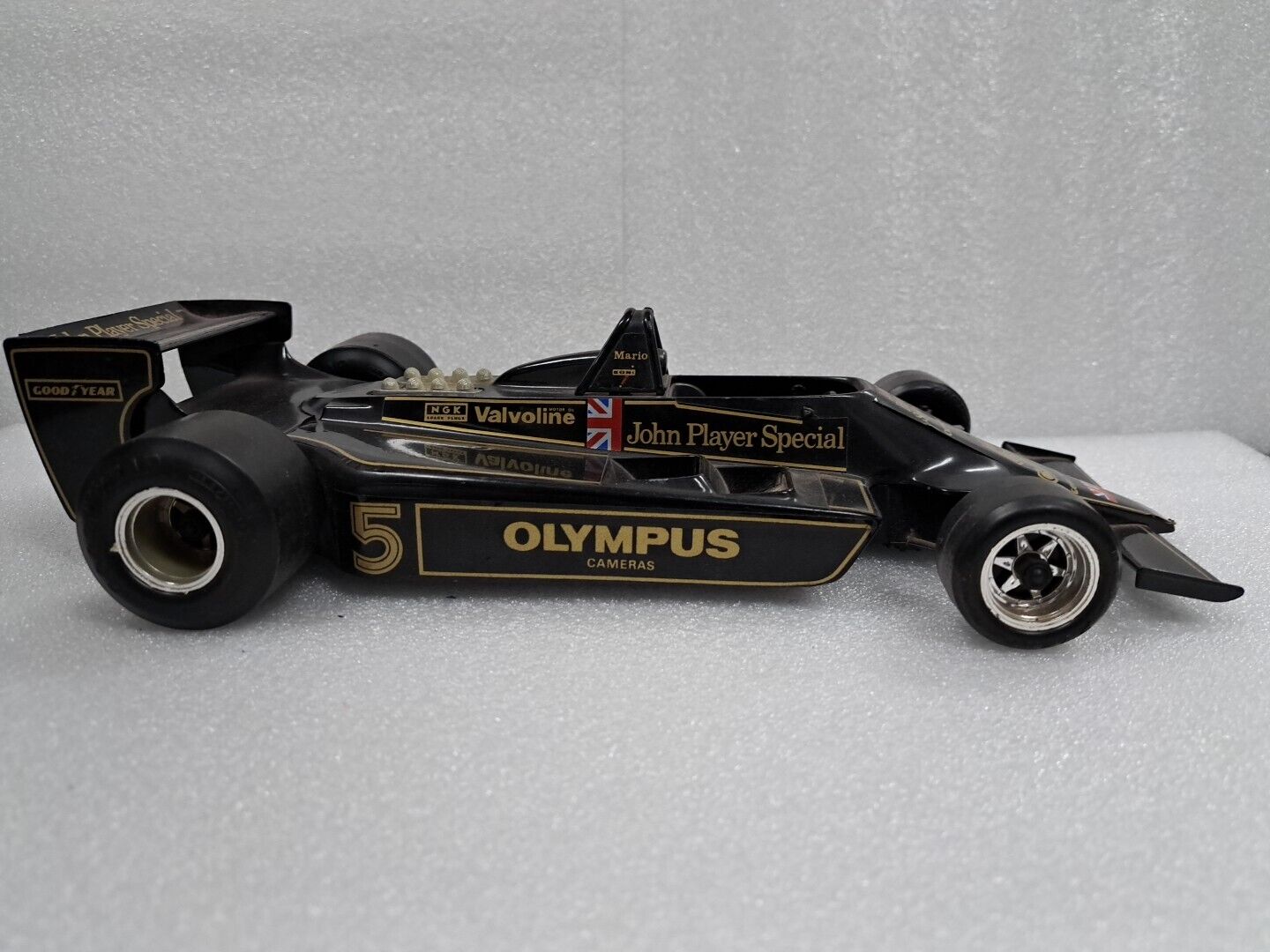 1/14 Burago  Black Lotus JPS #5 Die-Cast Metal Model Car *NO BOX*