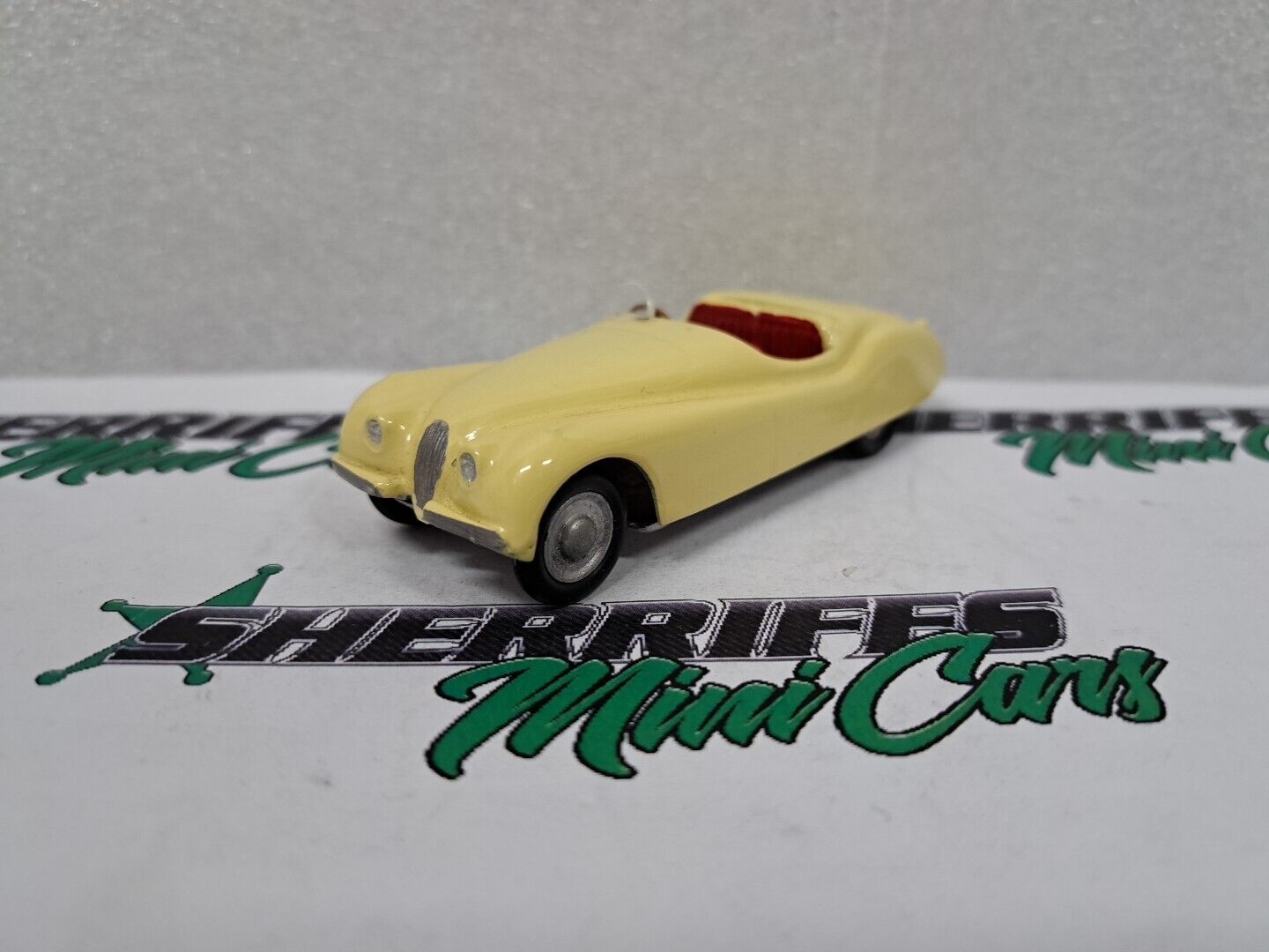 1/43 Dinkum Classics Jaguar XK120 Yellow