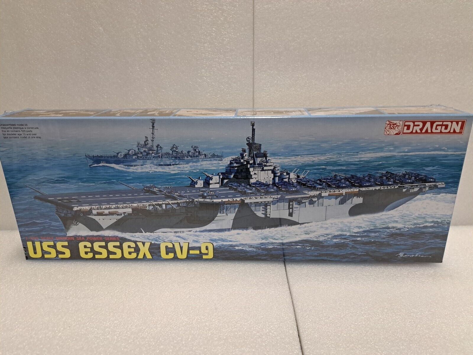 DRAGON 1/700 7049 U.S.S. Essex CV-9