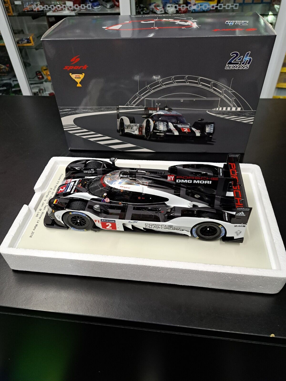 1/18 Porsche 919 Hybrid #2 Winner Le Mans 2016 Spark