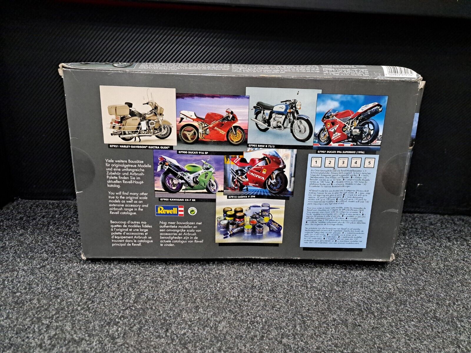 1/9 Revell BMW R 1200 C Cruiser 07913