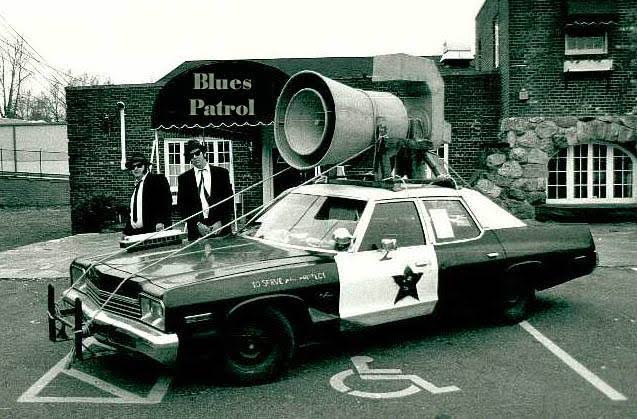 1/18 BLUES BROTHERS BLUES MOBILE WITH FIGURES 1974 DODGE MONACO