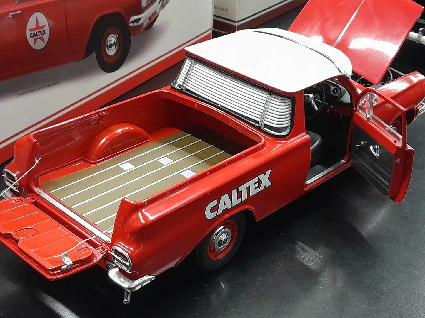 1/18 CALTEX HOLDEN EH UTE - RED