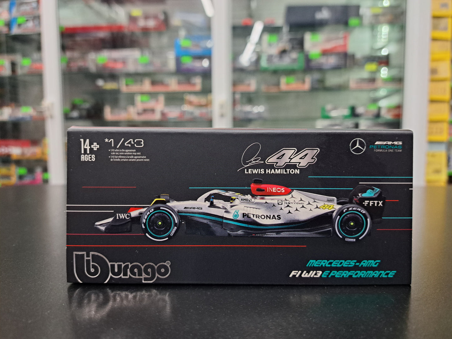 1/43 MERCEDES #44 HAMILTON 2022 BURAGO WITH DRIVER