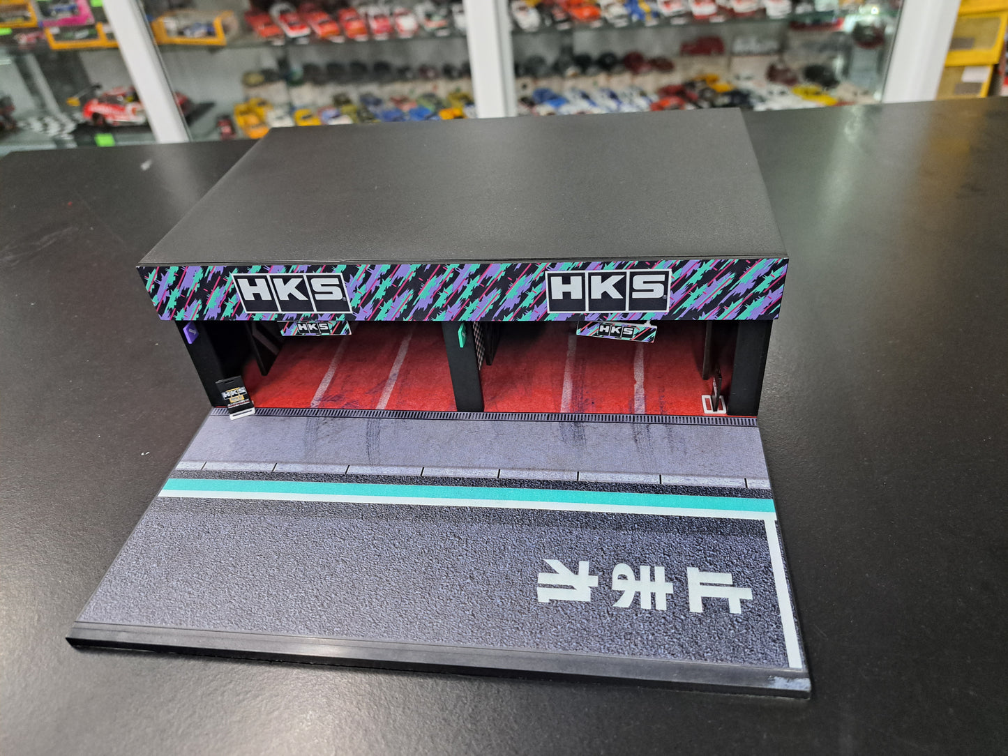 1/64 PIT GARAGE DIORAMA HKS