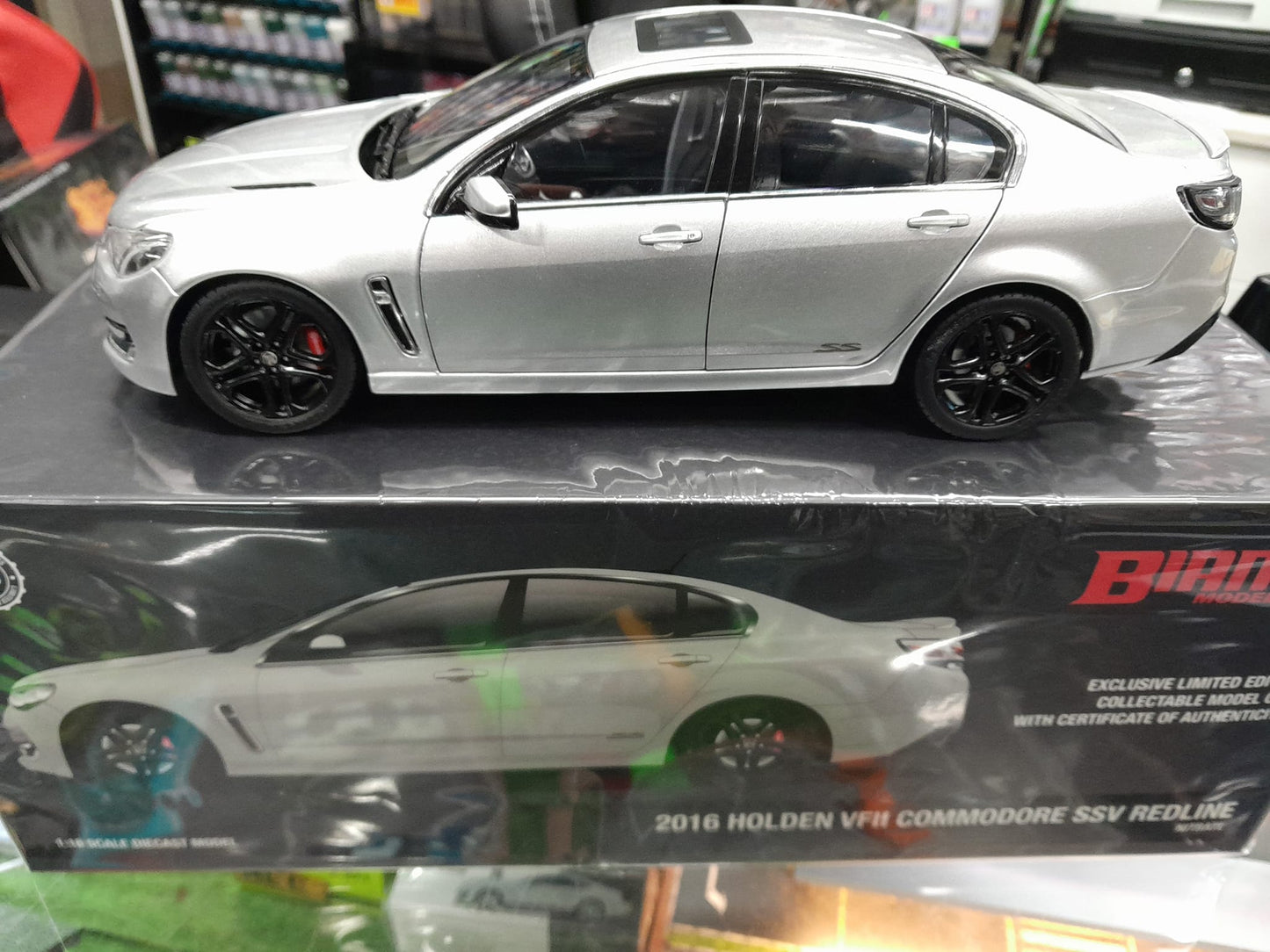 1/18 BIANTE 2016 Holden VFII Commodore SSV Redline - Nitrate Silver